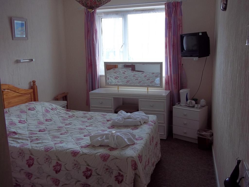 Ashley Court Hotel Торки Стая снимка
