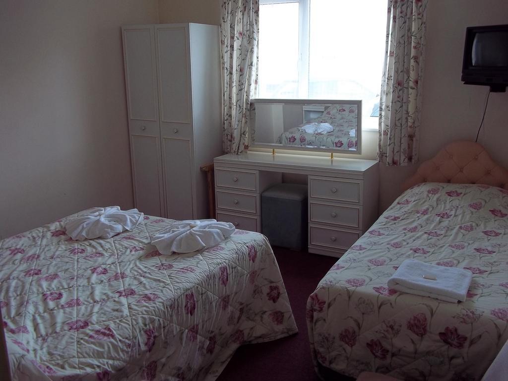 Ashley Court Hotel Торки Стая снимка