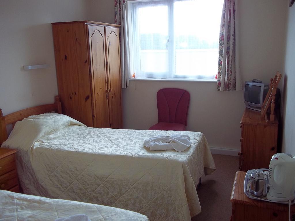 Ashley Court Hotel Торки Стая снимка