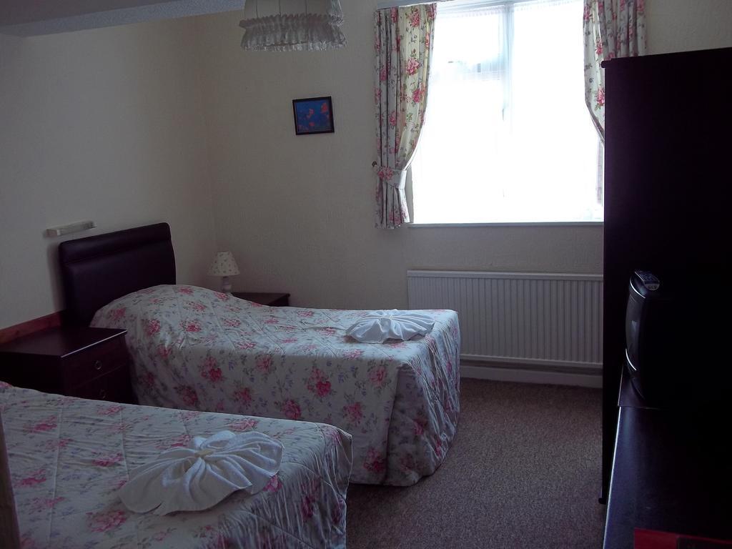 Ashley Court Hotel Торки Стая снимка