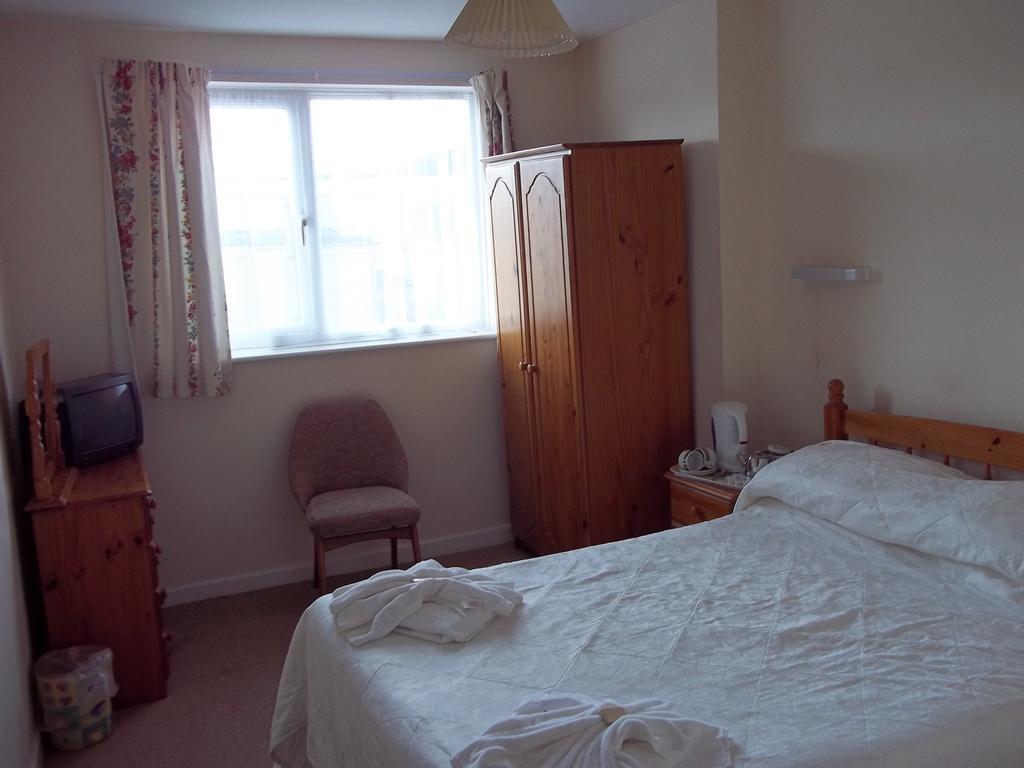 Ashley Court Hotel Торки Стая снимка